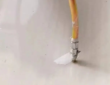 弥勒瓷砖空鼓维修公司专业解答在瓷砖铺贴过程中，如果使用的砂料过粗（如全部使用了粗砂），可能会导致以下问题